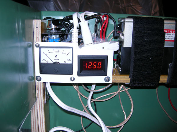 バッテリ直接電圧測定かインバータ電圧測定かのロータリスイッチ追加（左上）