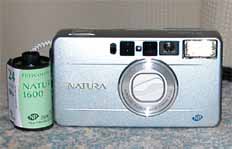 Ａ：フジフィルムコンパクトカメラ　NATURA-S 24mm/F1.9＋フジフィルムNATURA-1600